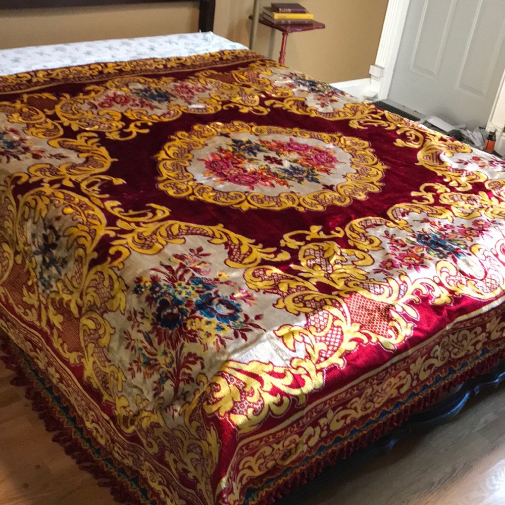 🇮🇹Vintage Italian Velvet Floral Vibrant Red and Gold Tapestry Queen Bedspread